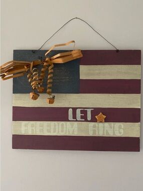 Patriotic 'Let Freedom Ring' Wooden Flag Wall Sign - Red, Blue, Cream